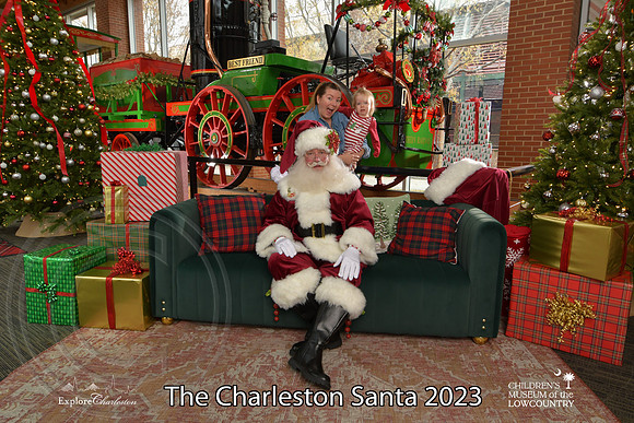 TheCharlestonSanta-12-9-23-1733