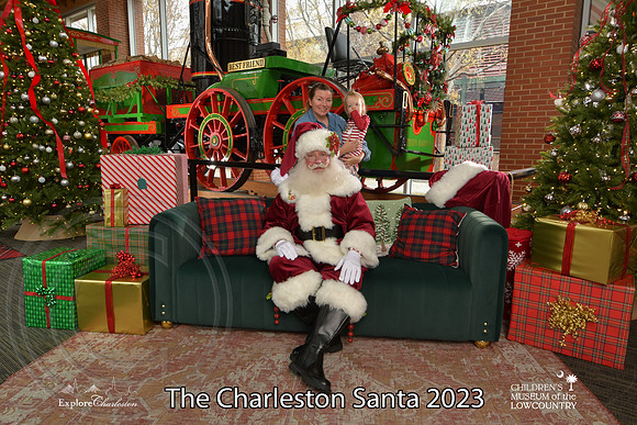 TheCharlestonSanta-12-9-23-1734