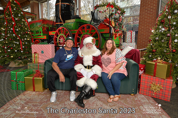 TheCharlestonSanta-12-9-23-1735