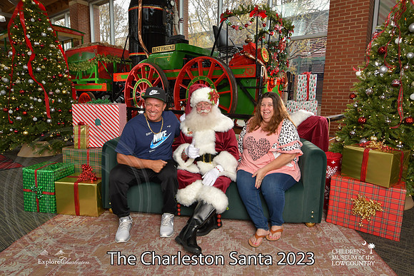 TheCharlestonSanta-12-9-23-1739
