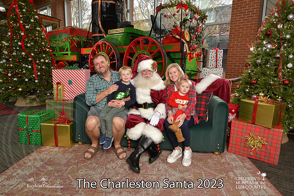 TheCharlestonSanta-12-9-23-1740