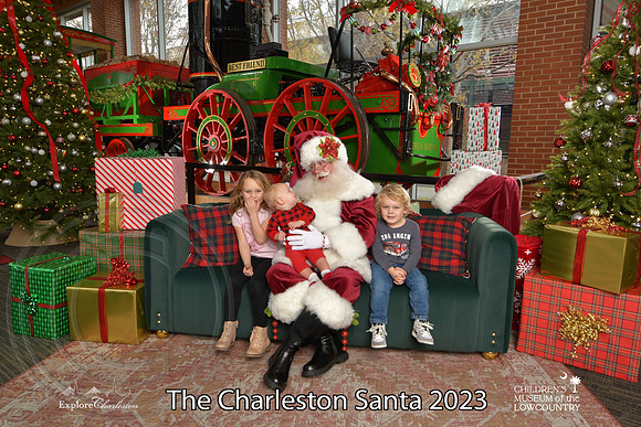 TheCharlestonSanta-12-9-23-1754
