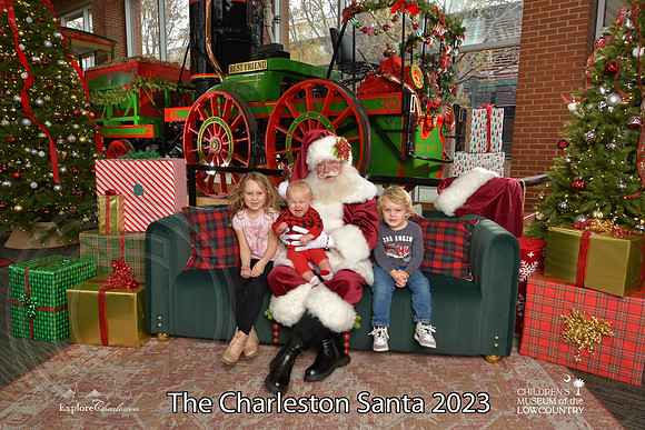 TheCharlestonSanta-12-9-23-1755
