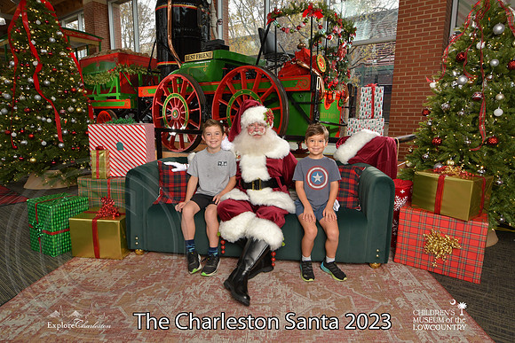 TheCharlestonSanta-12-9-23-1760