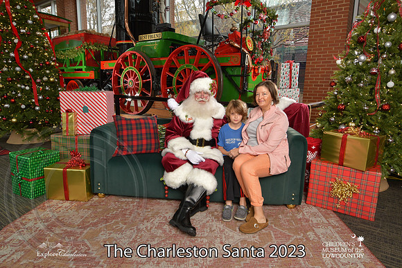 TheCharlestonSanta-12-9-23-1768