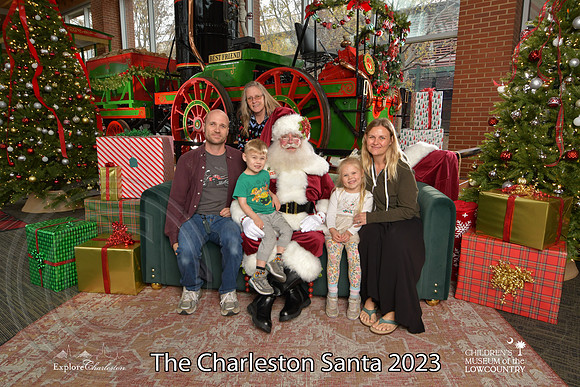 TheCharlestonSanta-12-9-23-1773