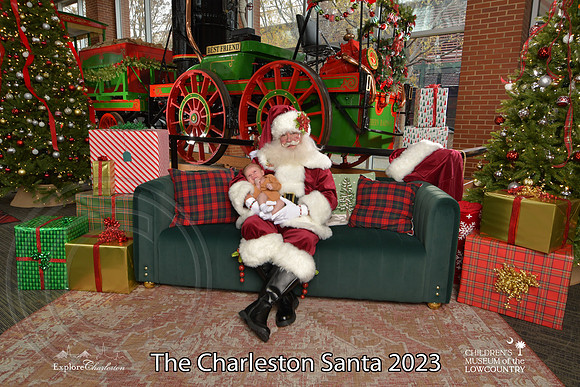 TheCharlestonSanta-12-9-23-1798