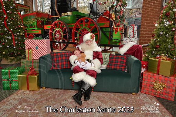TheCharlestonSanta-12-9-23-1799