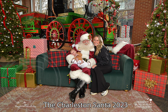 TheCharlestonSanta-12-9-23-1800