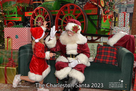 TheCharlestonSanta-12-9-23-1828