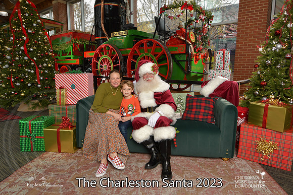 TheCharlestonSanta-12-9-23-1831