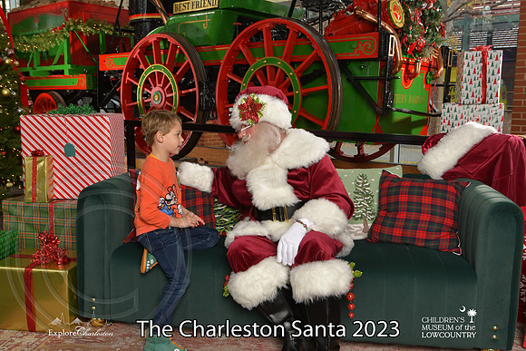 TheCharlestonSanta-12-9-23-1832