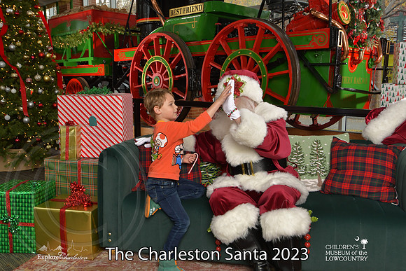 TheCharlestonSanta-12-9-23-1834