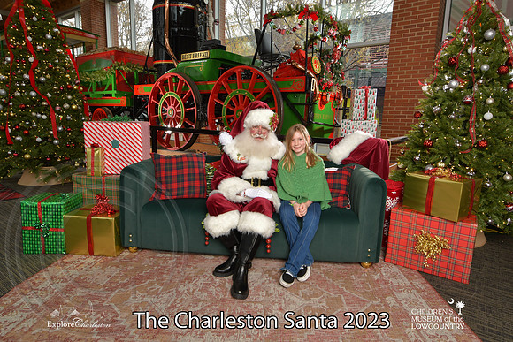 TheCharlestonSanta-12-9-23-1835