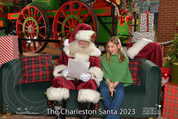TheCharlestonSanta-12-9-23-1836