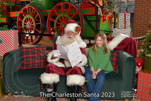 TheCharlestonSanta-12-9-23-1838
