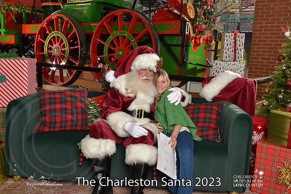 TheCharlestonSanta-12-9-23-1840
