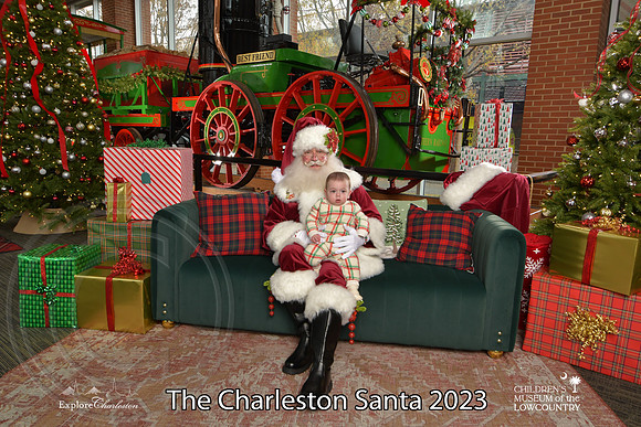 TheCharlestonSanta-12-9-23-1841