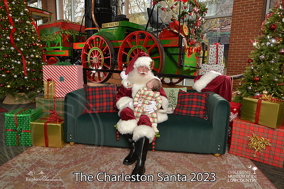 TheCharlestonSanta-12-9-23-1843