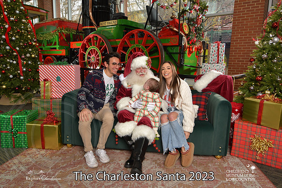 TheCharlestonSanta-12-9-23-1844