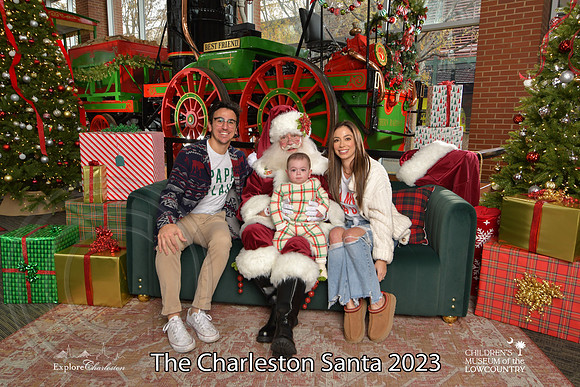TheCharlestonSanta-12-9-23-1845