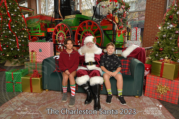 TheCharlestonSanta-12-9-23-1846