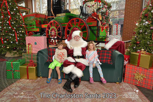 TheCharlestonSanta-12-9-23-1850