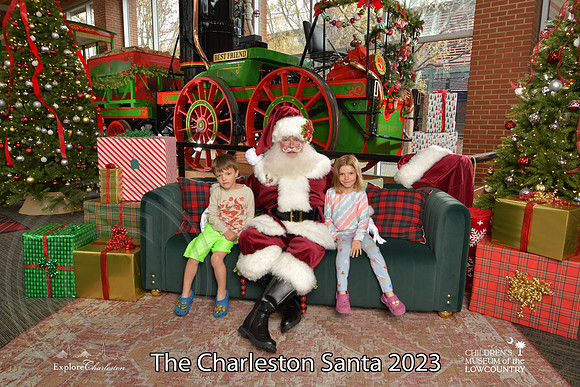 TheCharlestonSanta-12-9-23-1851