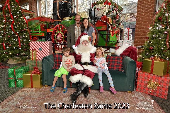 TheCharlestonSanta-12-9-23-1852