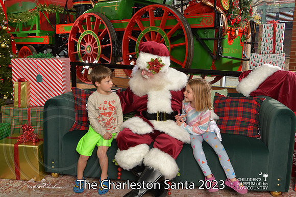 TheCharlestonSanta-12-9-23-1853