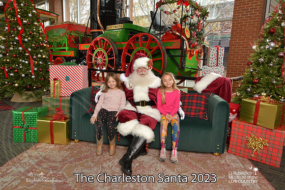 TheCharlestonSanta-12-9-23-1859