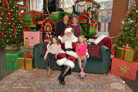 TheCharlestonSanta-12-9-23-1861