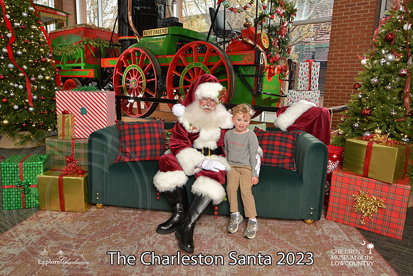 TheCharlestonSanta-12-9-23-1866
