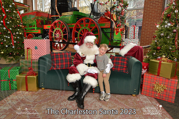TheCharlestonSanta-12-9-23-1867