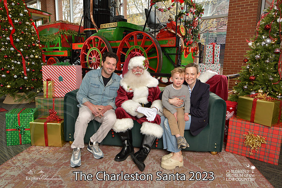 TheCharlestonSanta-12-9-23-1868