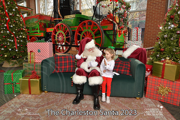 TheCharlestonSanta-12-9-23-1877