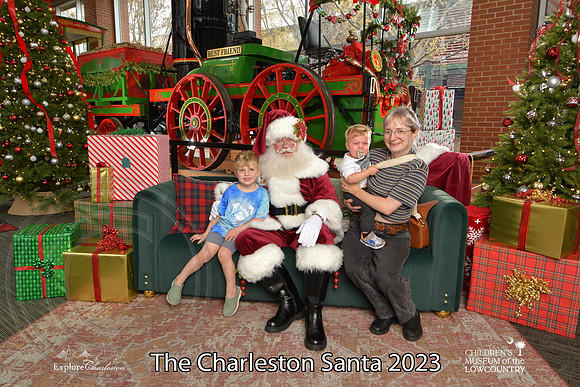 TheCharlestonSanta-12-9-23-1878