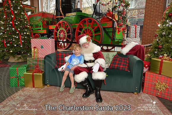 TheCharlestonSanta-12-9-23-1879