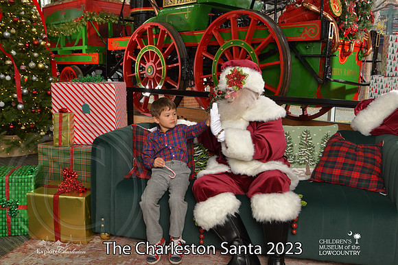 TheCharlestonSanta-12-9-23-1885