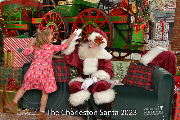 TheCharlestonSanta-12-9-23-1900