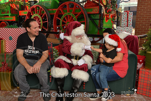 TheCharlestonSanta-12-9-23-2000