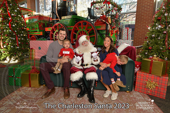 TheCharlestonSanta-12-9-23-2068