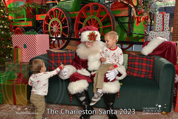 TheCharlestonSanta-12-9-23-2076