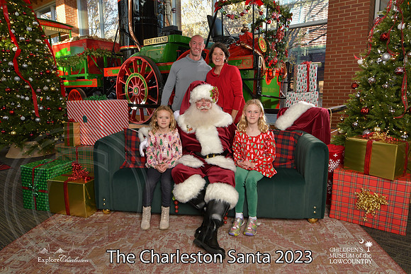 TheCharlestonSanta-12-9-23-2105