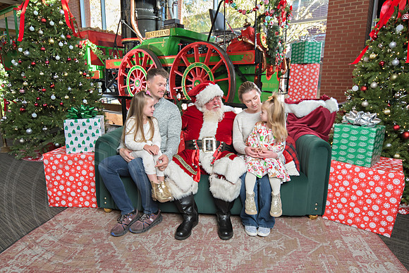 The Charleston Santa 2024-Dec1-0869