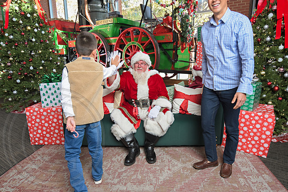 The Charleston Santa 2024-Dec1-0886