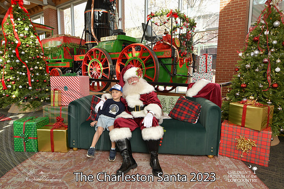 TheCharlestonSanta-12-10-23-2200