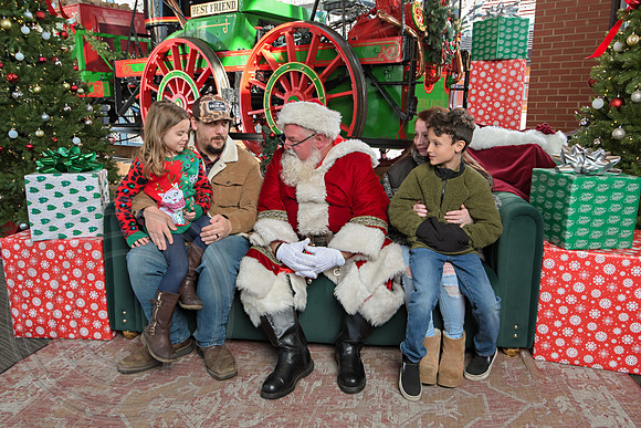 The Charleston Santa 2024-Dec22-3851