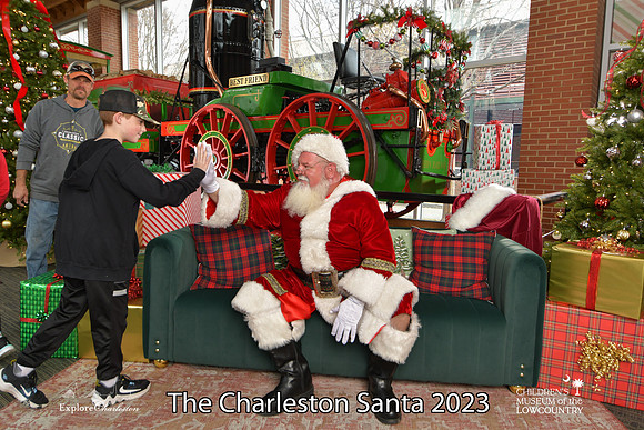 TheCharlestonSanta-12-16-23-2540