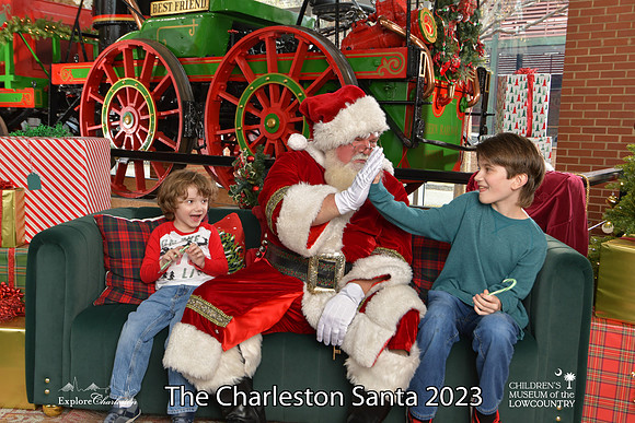 TheCharlestonSanta-12-16-23-2545